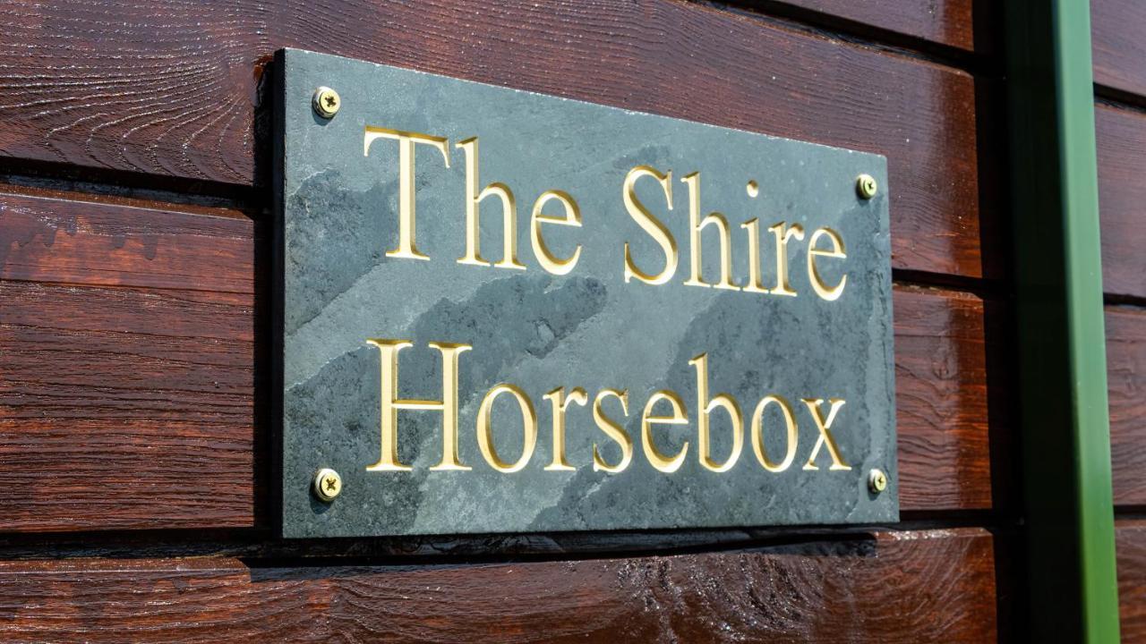 The Shire Luxury Converted Horse Lorry With Private Hot Tub Cyfie Farm Llanfyllin Экстерьер фото