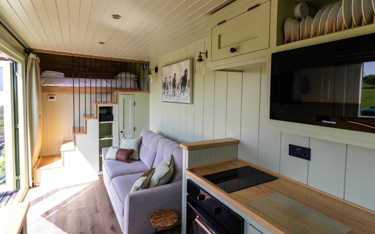 The Shire Luxury Converted Horse Lorry With Private Hot Tub Cyfie Farm Llanfyllin Экстерьер фото