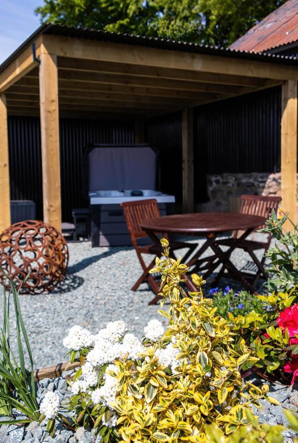 The Shire Luxury Converted Horse Lorry With Private Hot Tub Cyfie Farm Llanfyllin Экстерьер фото